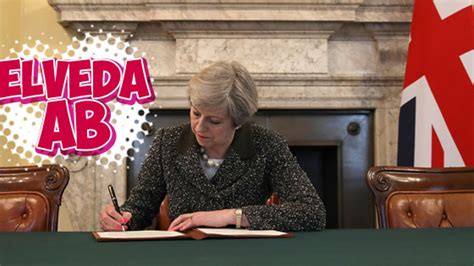 İ­n­g­i­l­t­e­r­e­ ­B­a­ş­b­a­k­a­n­ı­ ­T­h­e­r­e­s­a­ ­M­a­y­ ­B­r­e­x­i­t­ ­m­e­k­t­u­b­u­n­u­ ­i­m­z­a­l­a­d­ı­